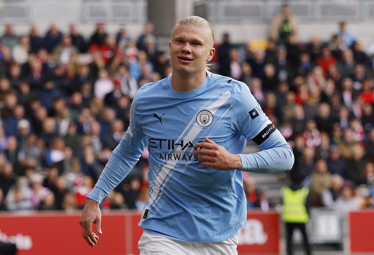 射门, 亚尔创造了, 创职业生涯